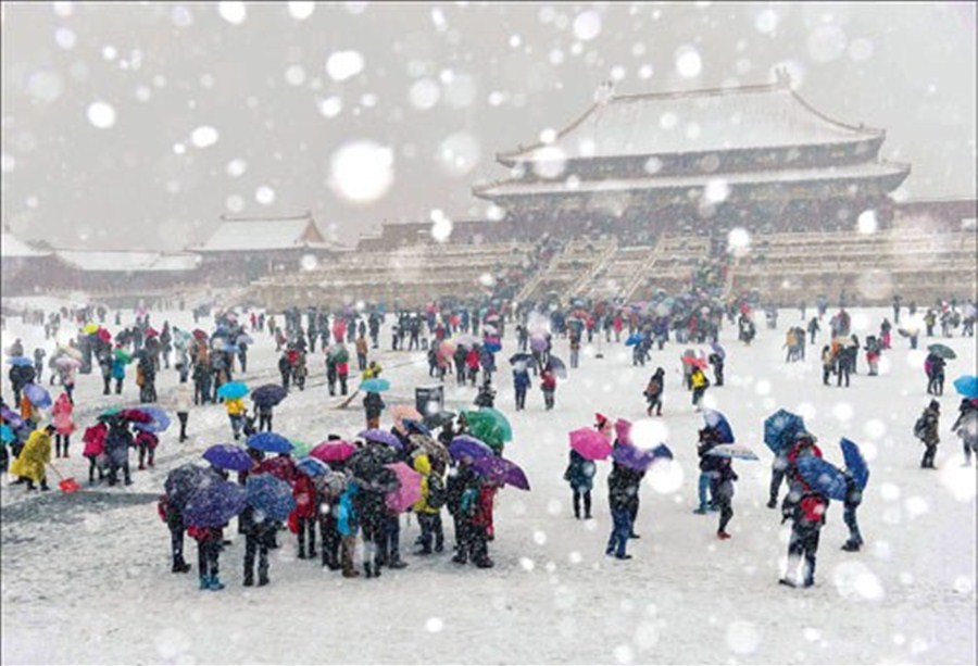 Snow covers Beijing's Forbidden City