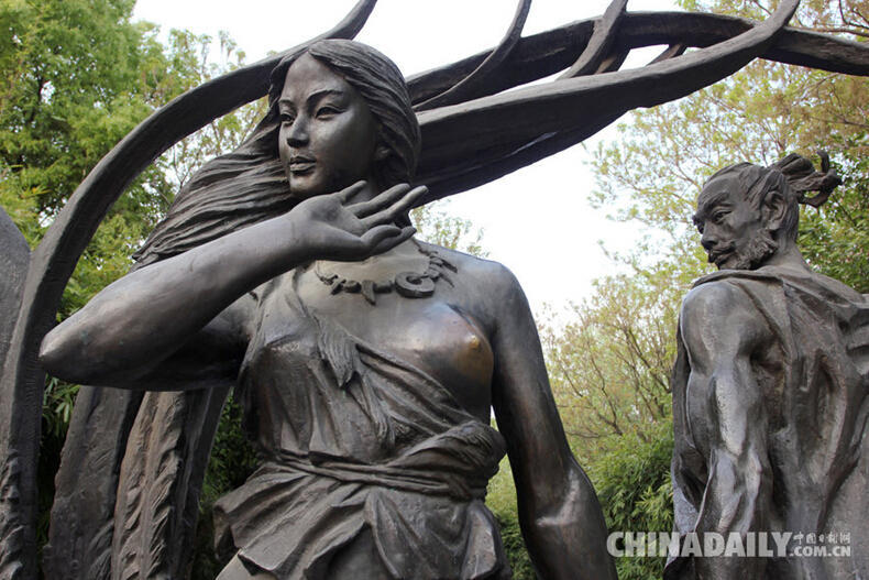 People keep groping this statue in Wuhan and it's getting ridiculous