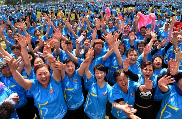 30,000 Chinese Grannies Set Square Dancing World Record