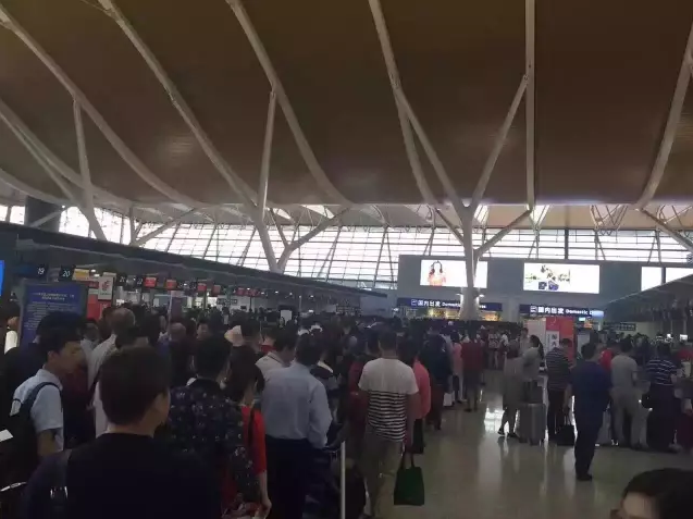 Insanely Long Lines at PVG After Airport Explosion