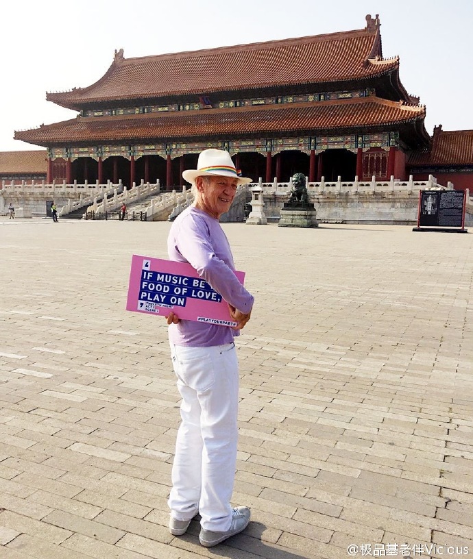 Ian McKellen Beijing Forbidden City with Shakespeare Quote