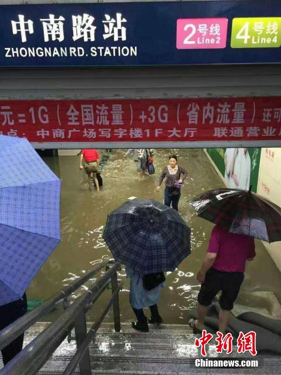 16,000 Evacuated as Wuhan Pummeled By Floods