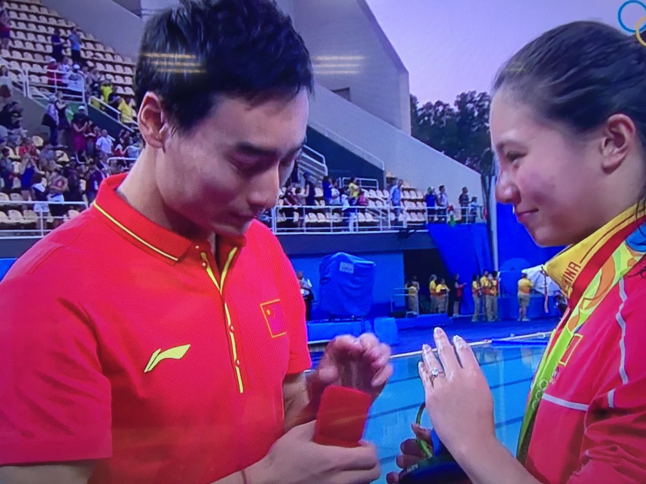 Chinese Diver Proposes to Teammate at Medal Ceremony