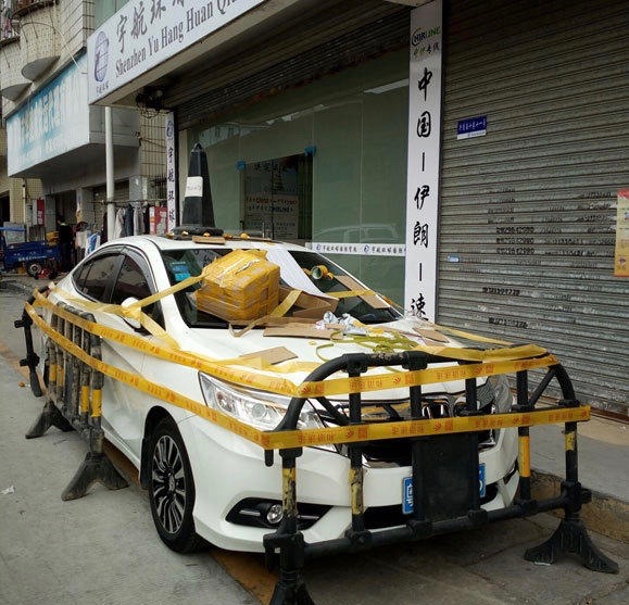Employees Barricade Car to Teach Driver a Lesson in Shenzhen