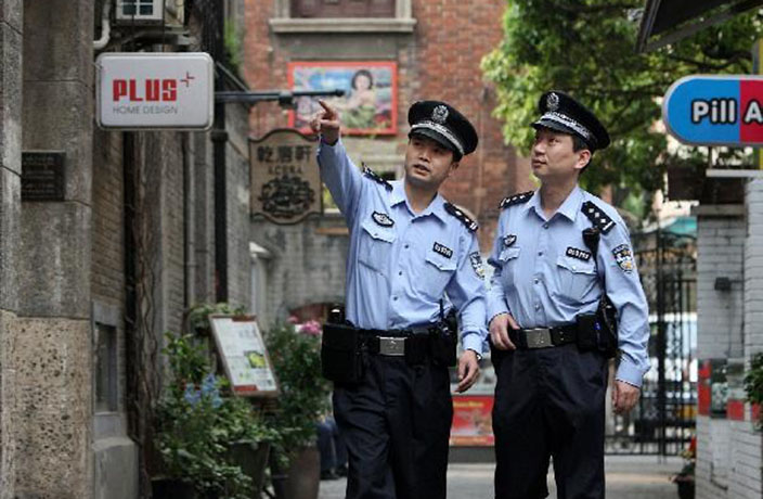 More Plainclothes Police, Fewer Robberies in Shanghai