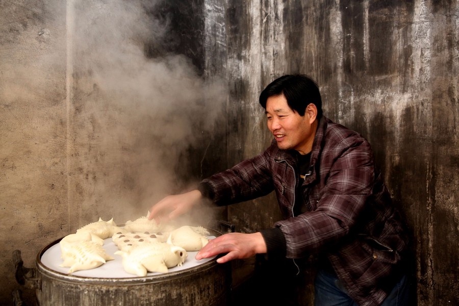 Chinese Man's Intricate Steamed Buns are a Work of Art