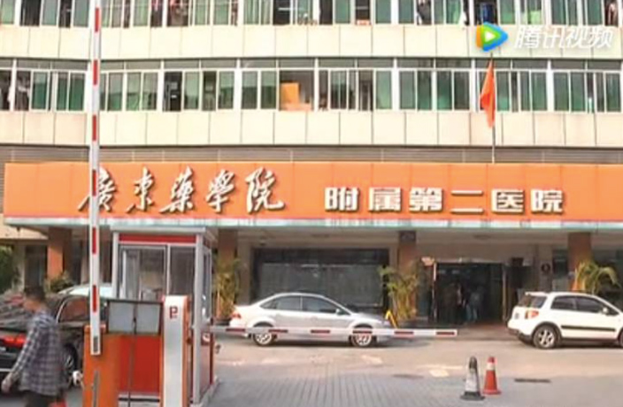 Guangzhou-Ambulance-Worker-Demands-Hongbao-to-Transport-Sick-Patient-1.jpg