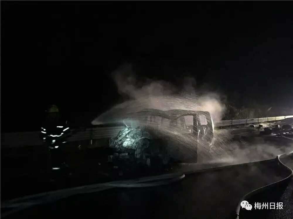 meizhou car crash fire van