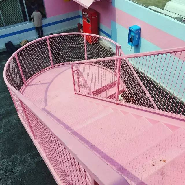 pinkstar-stair.jpeg