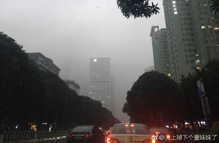 Dense-Fog-Engulfs-Guangzhou-2.jpg
