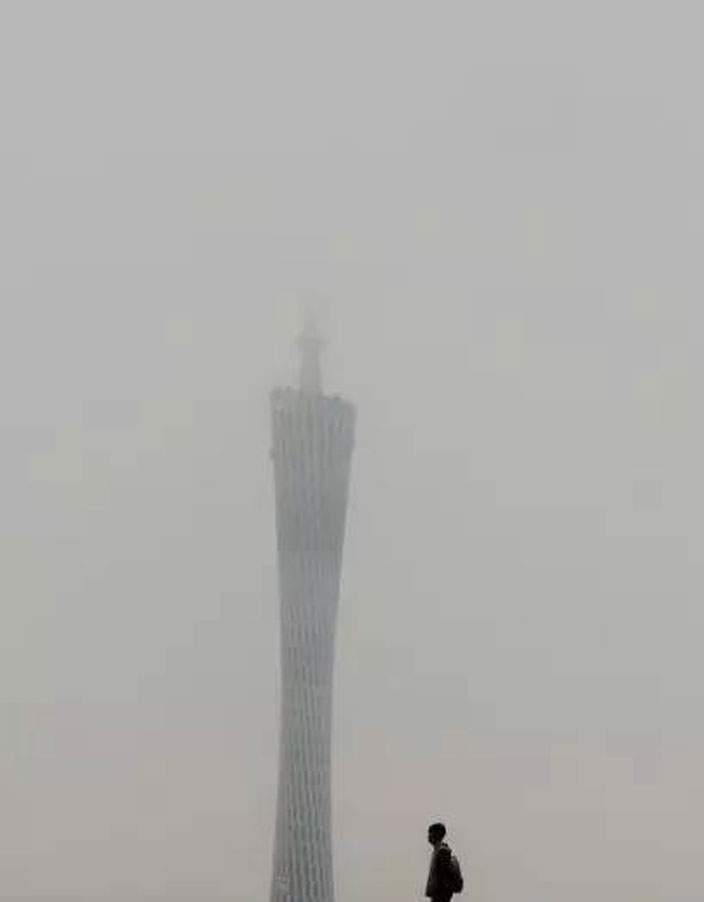 Dense-Fog-Engulfs-Guangzhou-9.jpg