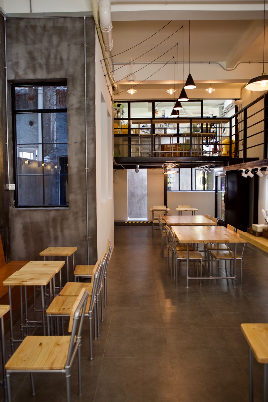 Signless-Coffee-interior-industrial-cafe