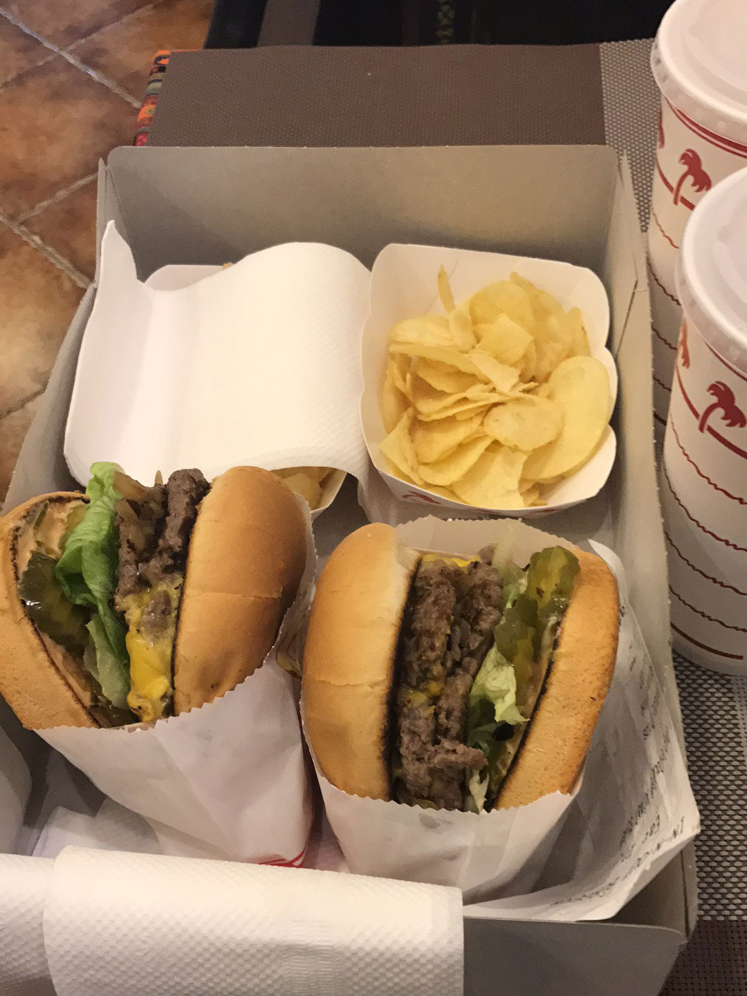 in-n-out-burgers-wow-cafe.jpg
