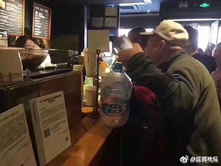 Starbucks free coffee China
