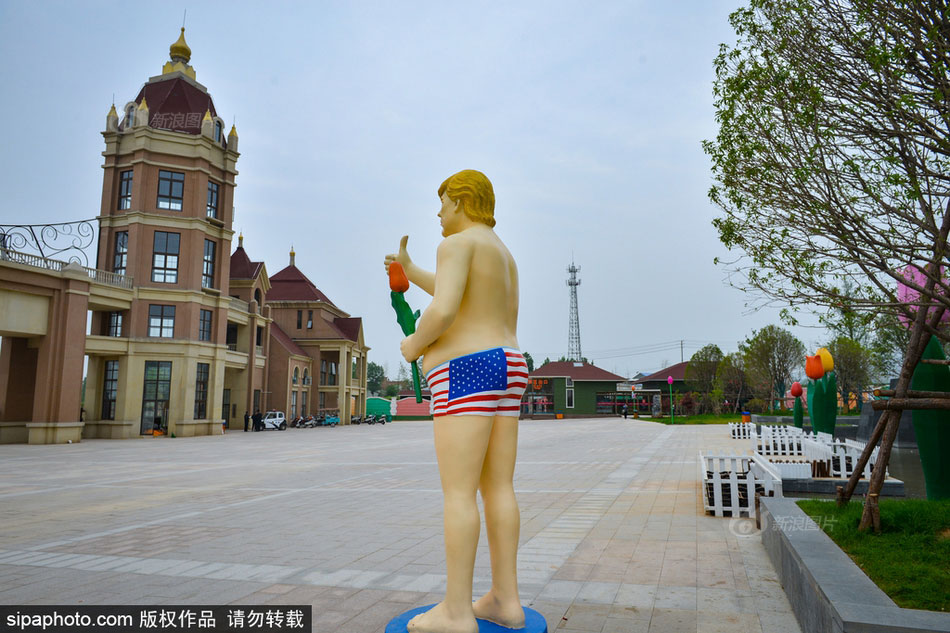 Half naked trump statue underwear China
