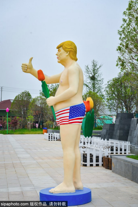 Trump statue henan