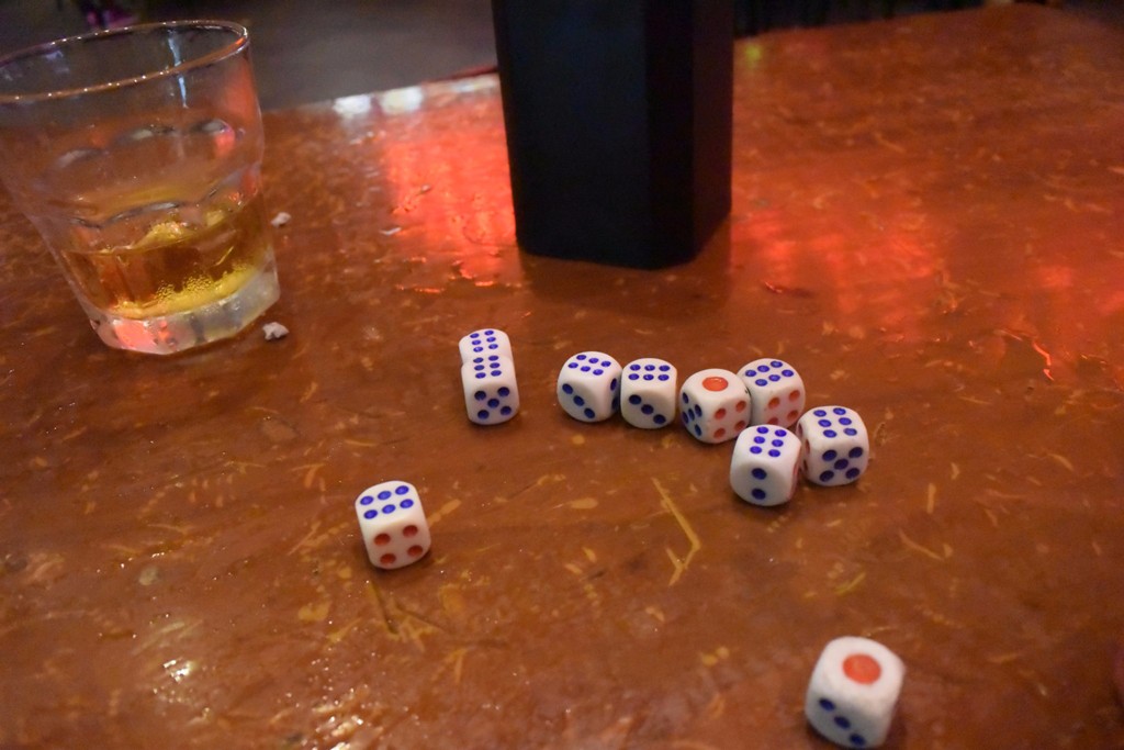 Chinese dice drinking game