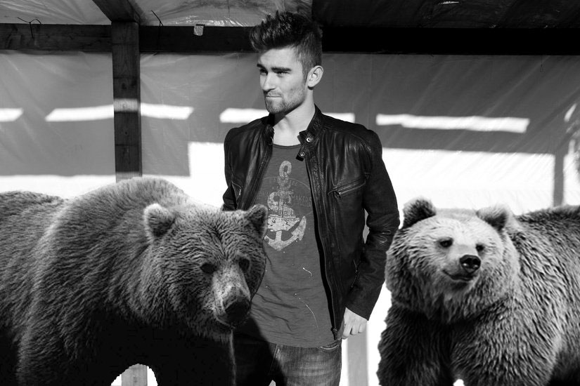 dyro-with-two-grizzly-bears.jpg