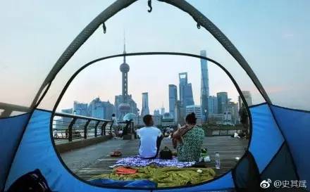 Shanghai Cracking Down on Bund Sleepers