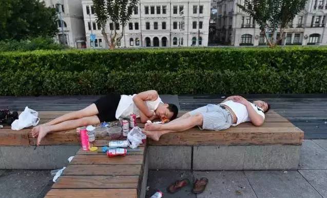 Shanghai Cracking Down on Bund Sleepers