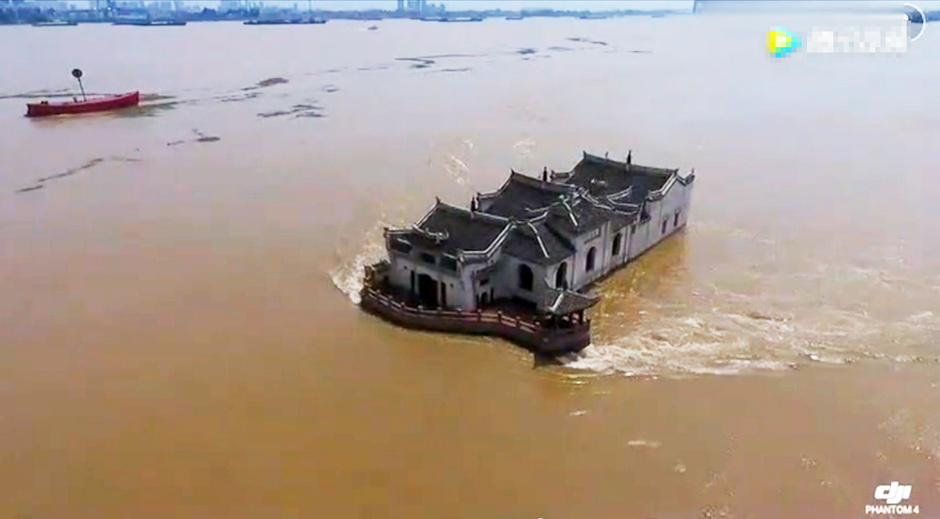 WATCH: 700-Year-Old Building Withstands Floods on Yangtze River