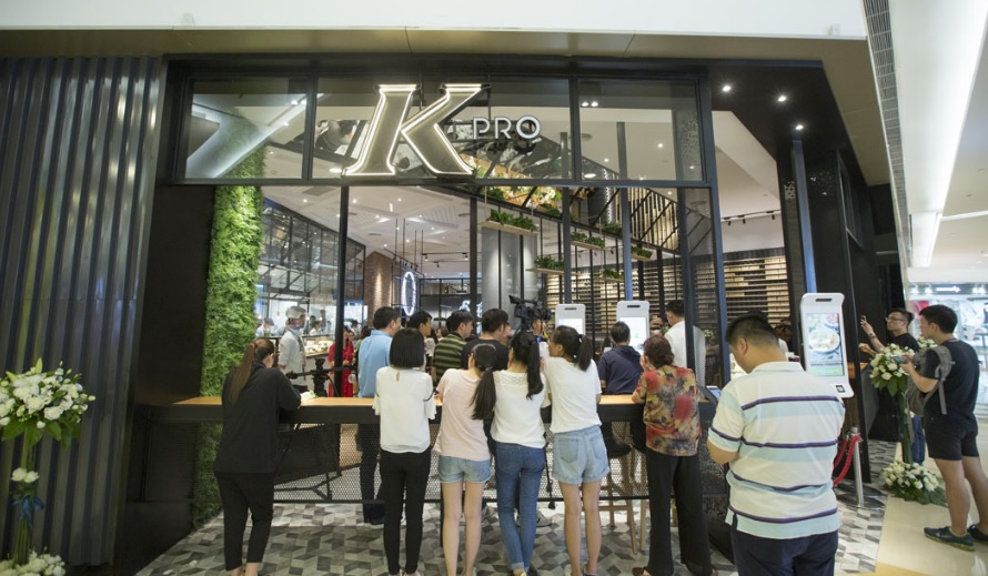 KFC Opens Healthy Restaurant with Salads in Hangzhou