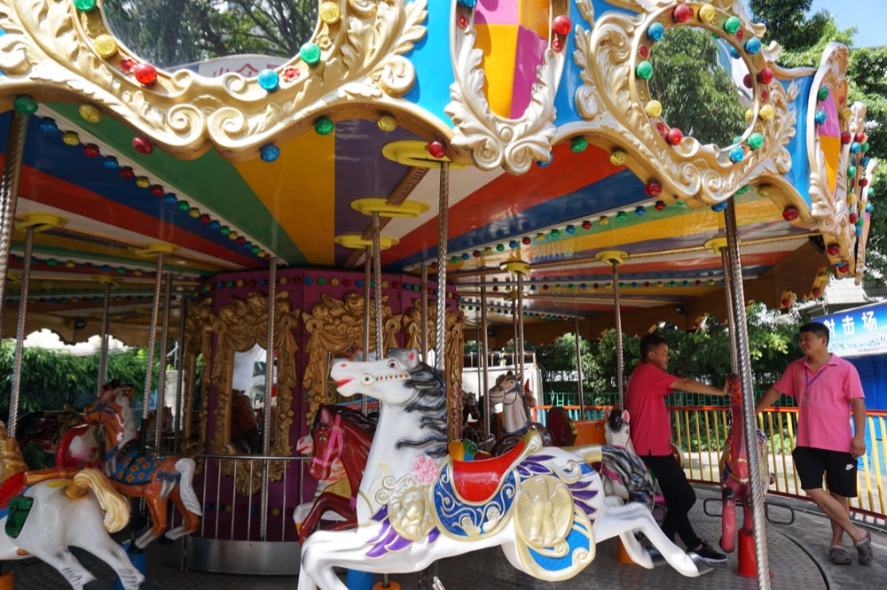 17_10-PRD-Life-Style-Daytripper-Dongmen-Amusement-Park-carousel.JPG