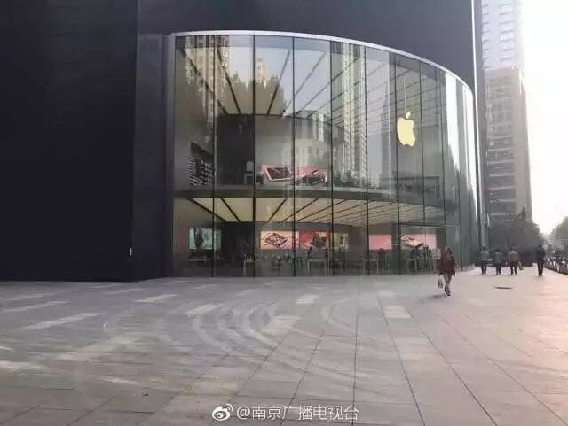 Nanjing Apple Store, No one turns up