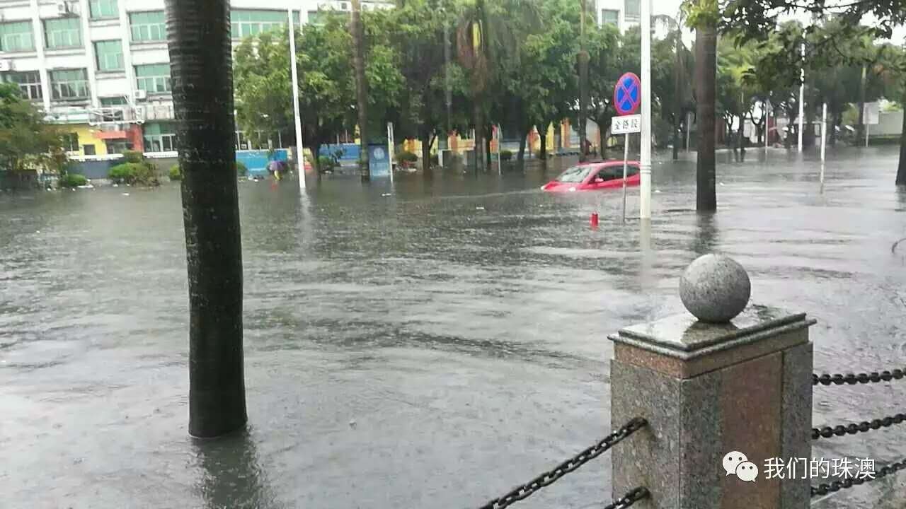 rain-zhuhai-traffic-flood.jpg