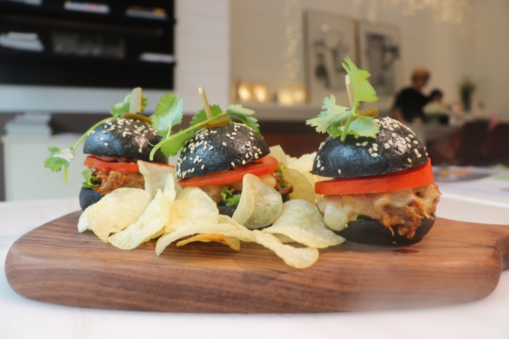 17_12-PRD-SZ-Food-and-Drink-New-Restaurant-The-7th-Day-sliders.JPG