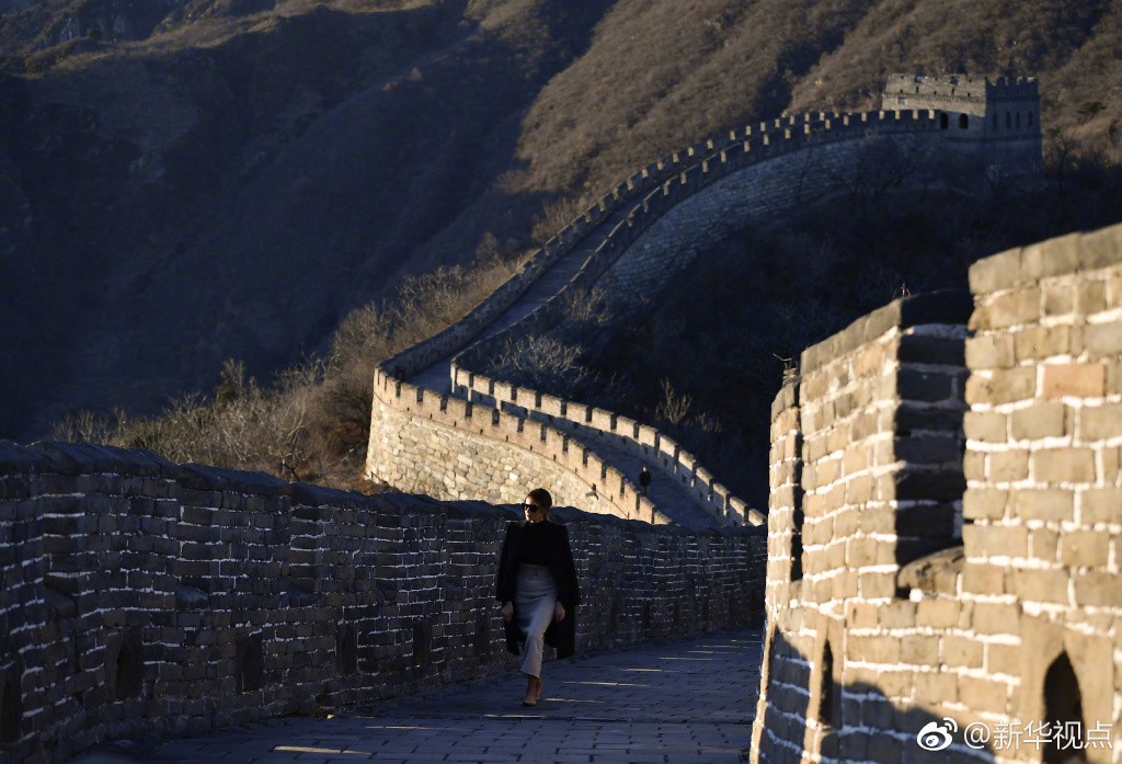 PHOTOS: Melania Trump Visits Great Wall, Jared Kushner Stops by Silk Market