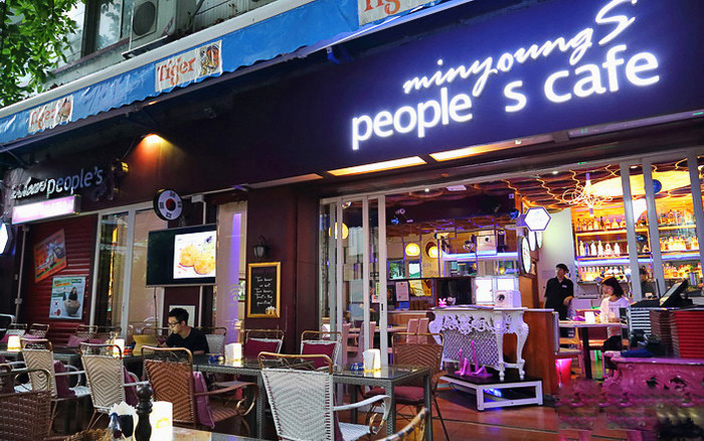 people-s-cafe-1.jpg