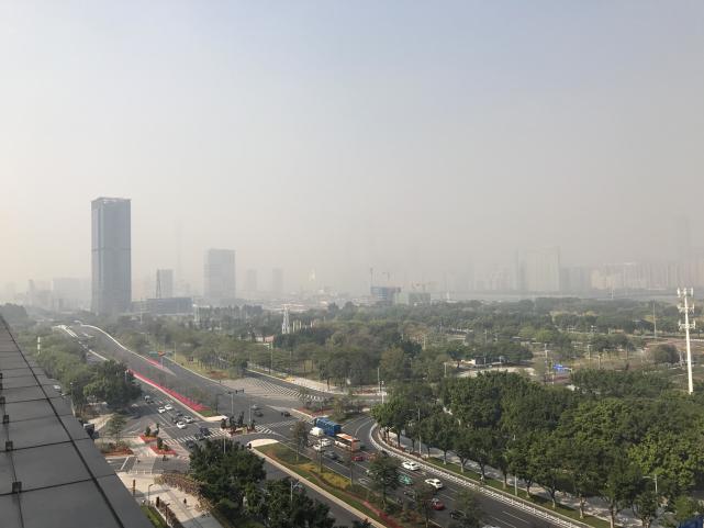 Guangzhou-tower-hidden-smog.jpeg