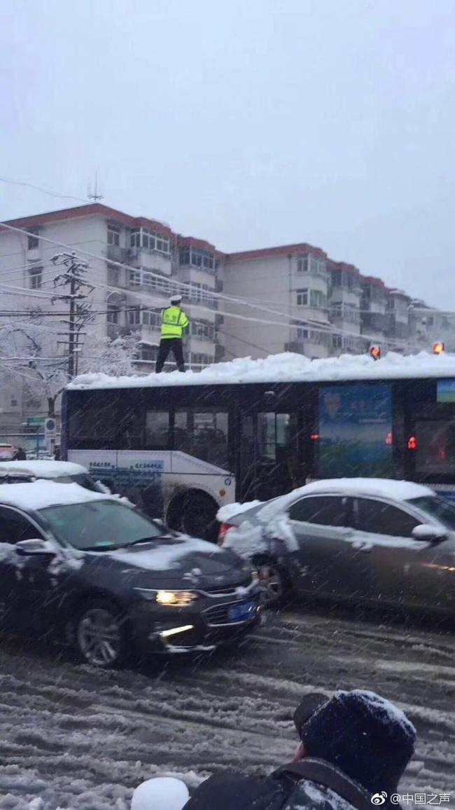Flight Delays, Train Cancellations as Deadly Blizzard Hits China