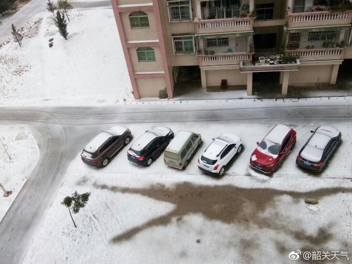 guangdong-snow-shaoguan-cars.jpg