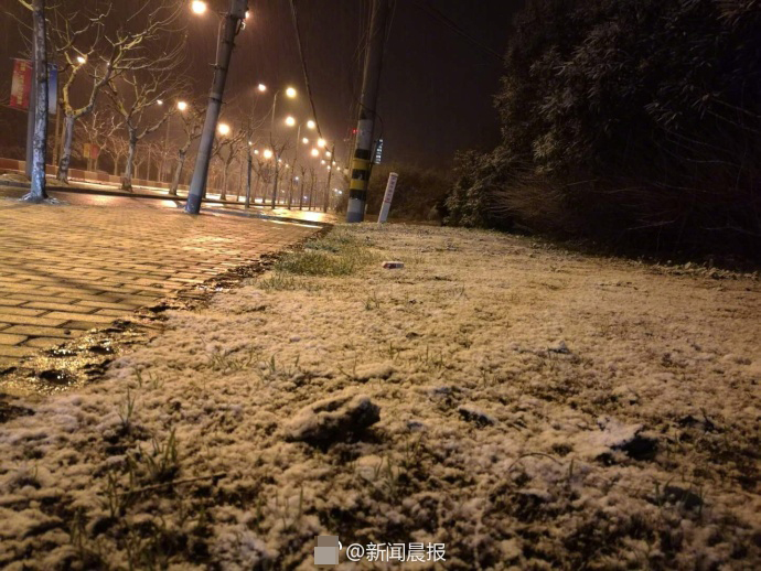 PHOTOS: Shanghai Hit with Rare Snow