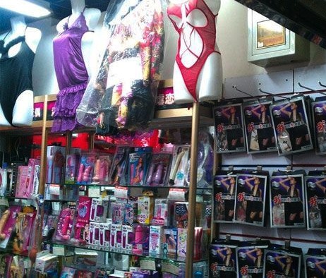 Sex in sex shop in Kunming