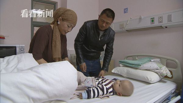 Xinjiang-boy-with-parents.jpg