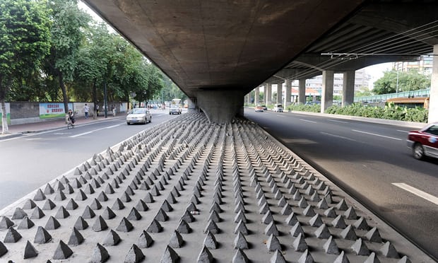 Concrete-spikes-under-bridge-in-Guangzhou.jpeg