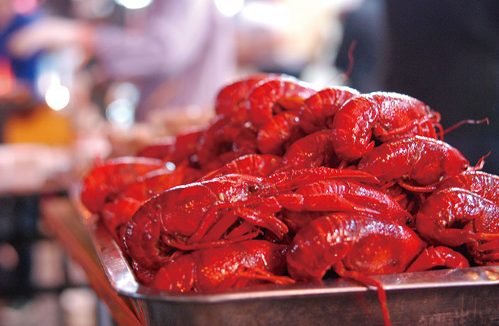 How to Expertly Eat Xiaolongxia, China’s Favorite Crayfish