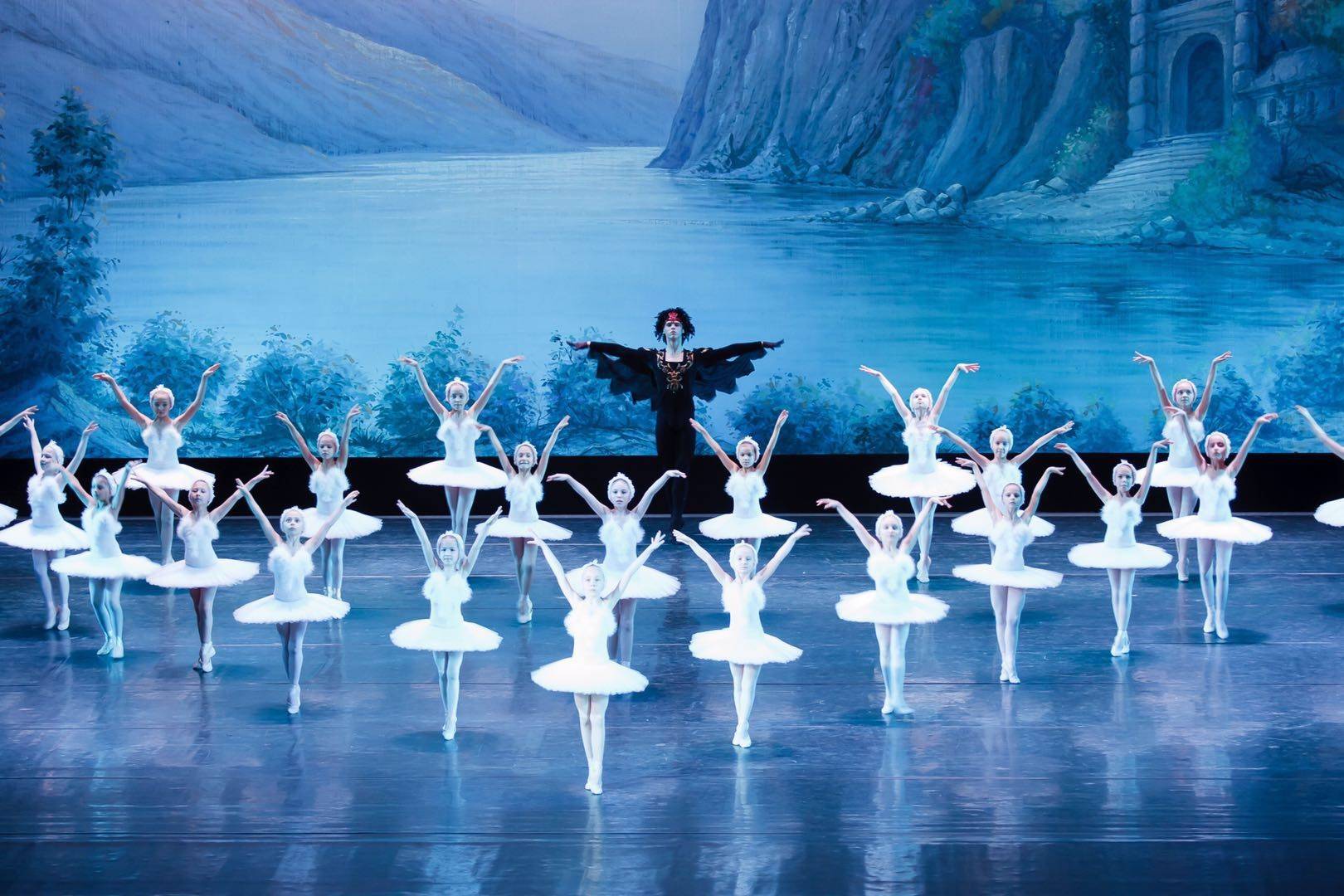 201807/Children-s-Ballet-of-Kiev--Swan-Lake.jpg