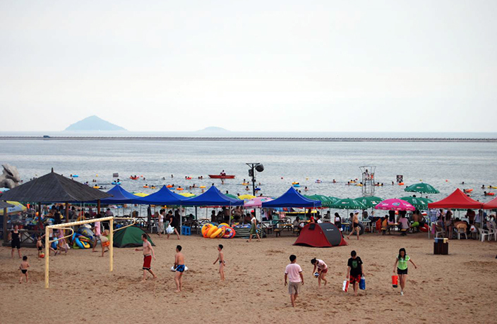 Jinshan Beach to Reopen Tomorrow Following Typhoon Yagi Damage