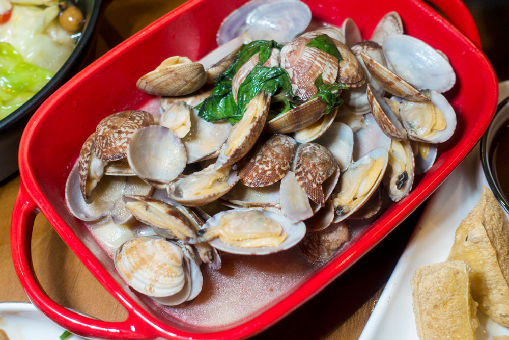 bistro-bon-bon-clams.jpg