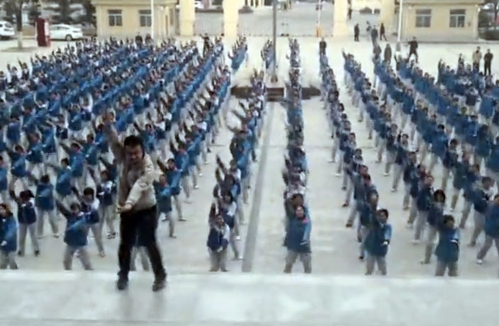 Video of 400 Chinese Students Dancing to Reggaeton Goes Viral 