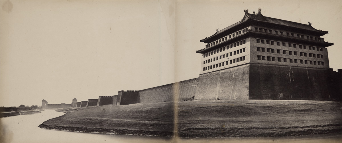 Felice-Beato-North-Gate--Beijing--1860-Albumen-print--2-print-23-cm-x-59-cm.jpg