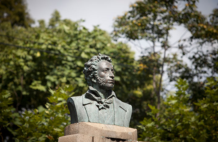 The Story Behind the Bronze Bust of Pushkin on Yueyang Lu