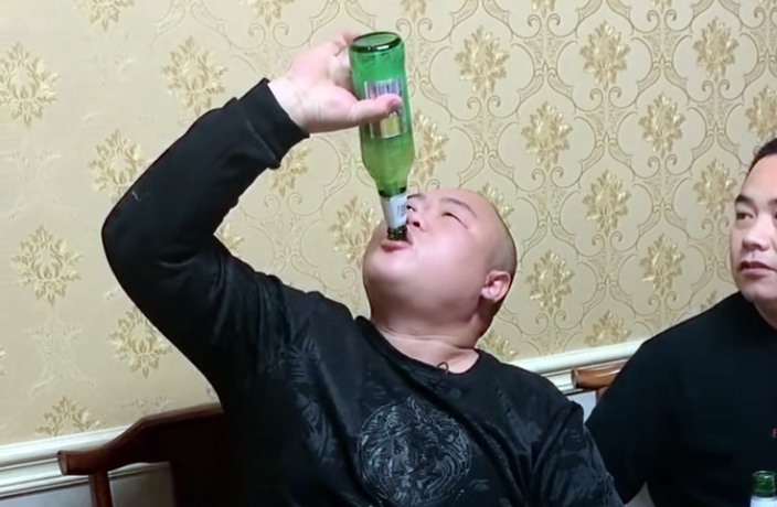 We Interview the 'King', China's Famous Beer Drinking Vlogger – Thatsmags.com