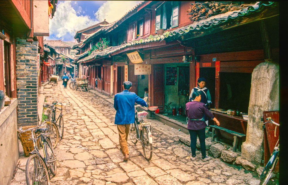 Alley-Lijiang-Yunnan.jpg