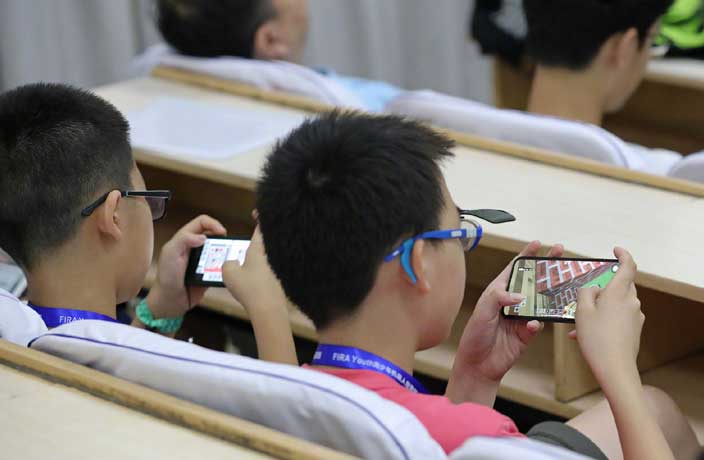 China Bans Mobile Phones in Elementary and Middle Schools