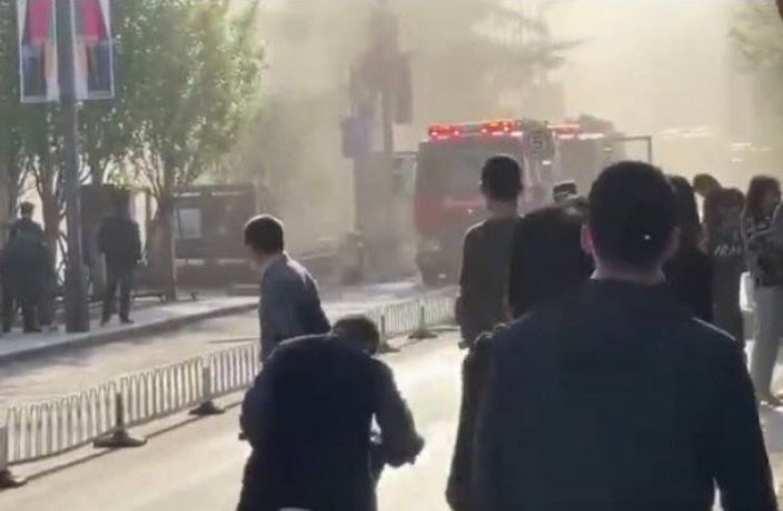 WATCH: Fire in Beijing's 798 Art District Draws Onlookers